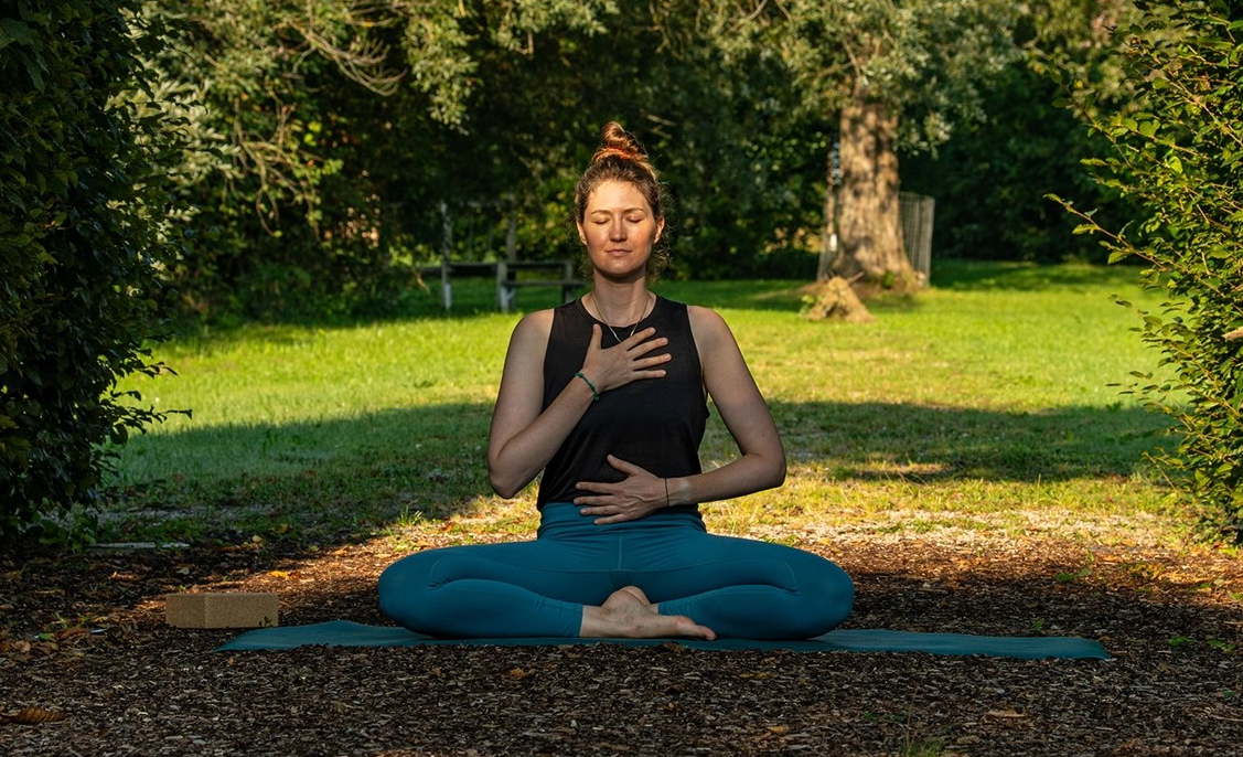Lisa Amenda beim Yoga